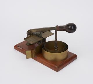 Hand operated pen making press