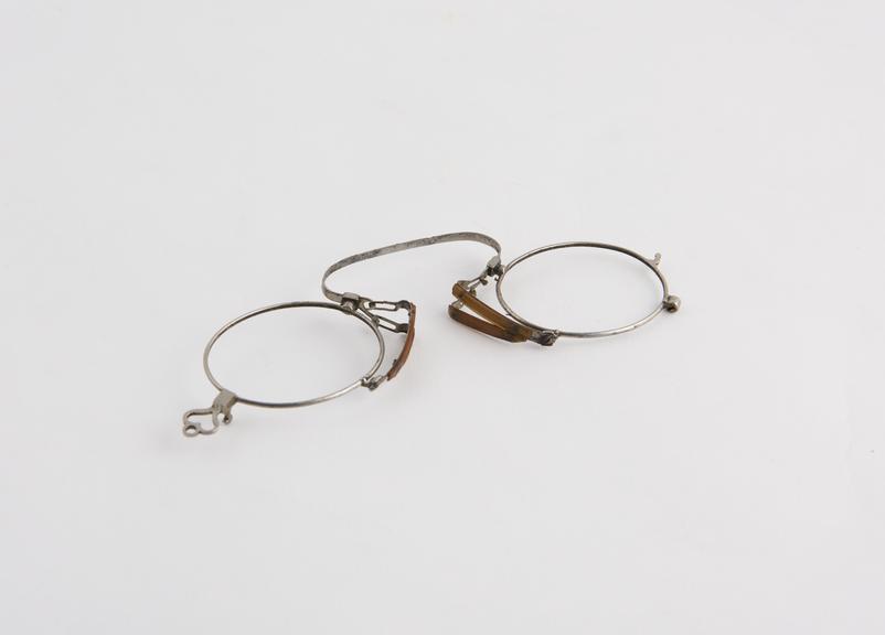 English clip eyeglasses, folding