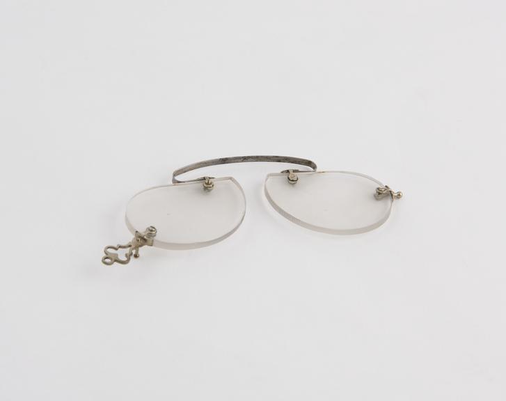 Rimless English clip eyeglasses with tear-shaped concave lenses