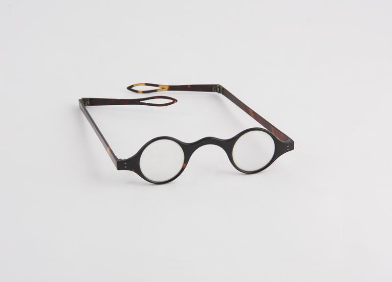 Transverse folding spectacles, tortoiseshell