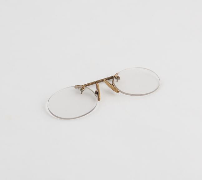 English rimless rigid eyeglasses with horizontal bar