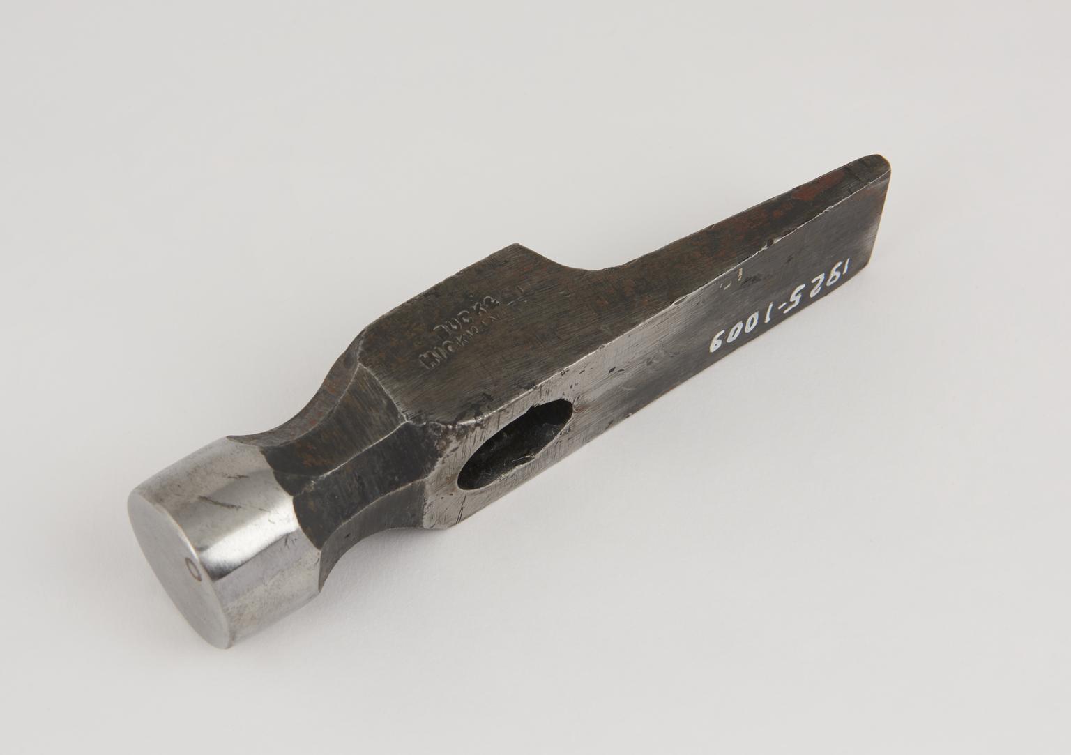 Hammer Rivetting Rivetting hammer, size 6 | Science Museum Group Collection