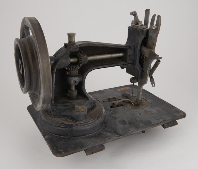 Gibson 'Z' type industrial blanket whipping sewing machine.