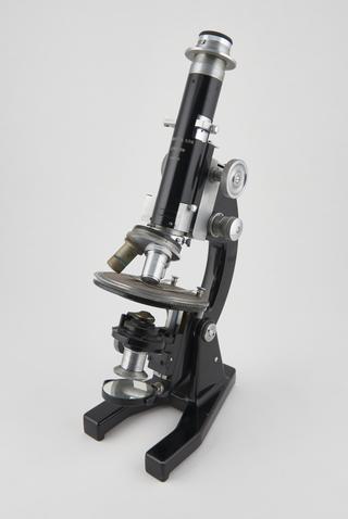 Compound monocular petrological microscope serial No.19820 by J. Swift and Son