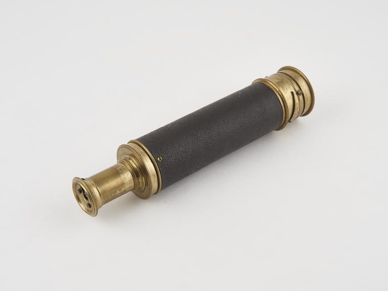 Small hand Gregorian reflecting telescope