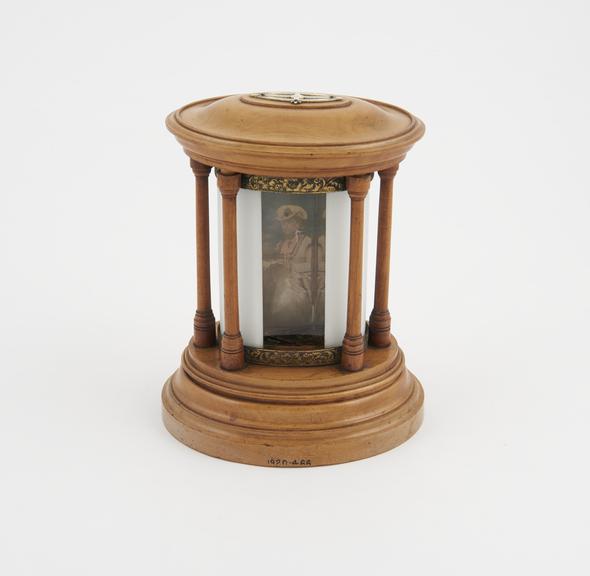 Casket portrait in relief (Henry Swan's crystal cube)