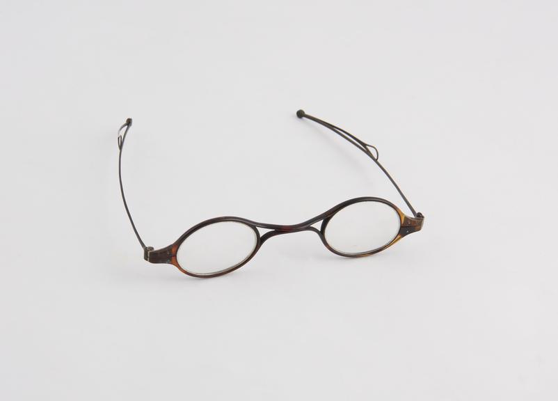 French spectacles with shell front