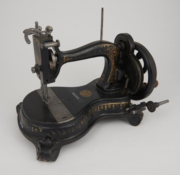 Empress I Move with the Times' lockstitch sewing machine