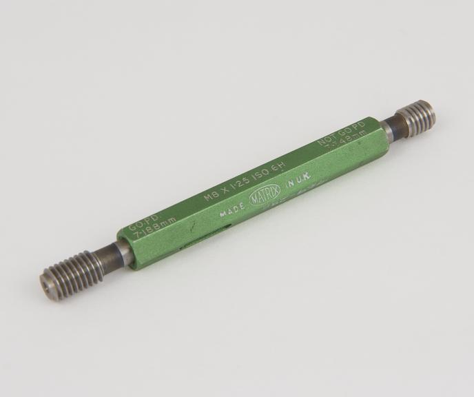 Double ended metric screw plug gauge size M8.