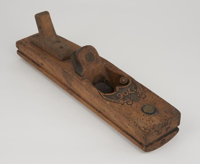 Round plane, 1706