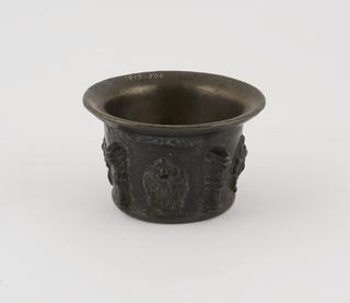 Bronze mortar with lion's head decoration