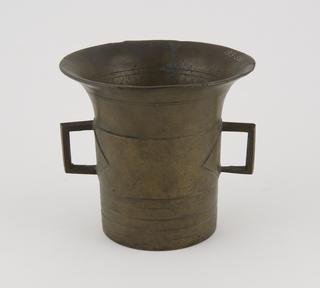 Bronzer mortar decorated with circles