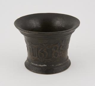 Mortar dated 1658 with fleur-de-lys decoration