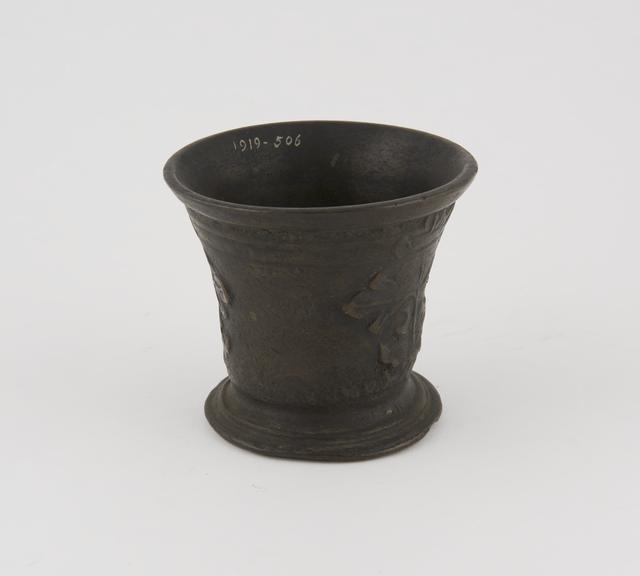 Bronze mortar decorated with three stylised leaves round the