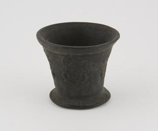 Bronze mortar featuring Tudor rose and crown