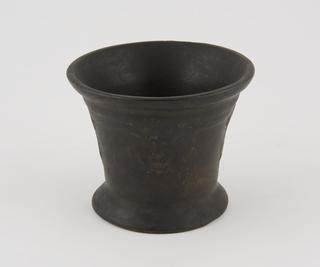 Bronze mortar featuring Tudor rose and crown