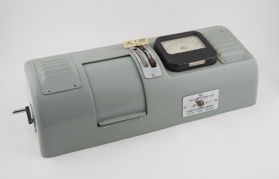 Photo-electric absorptiometer