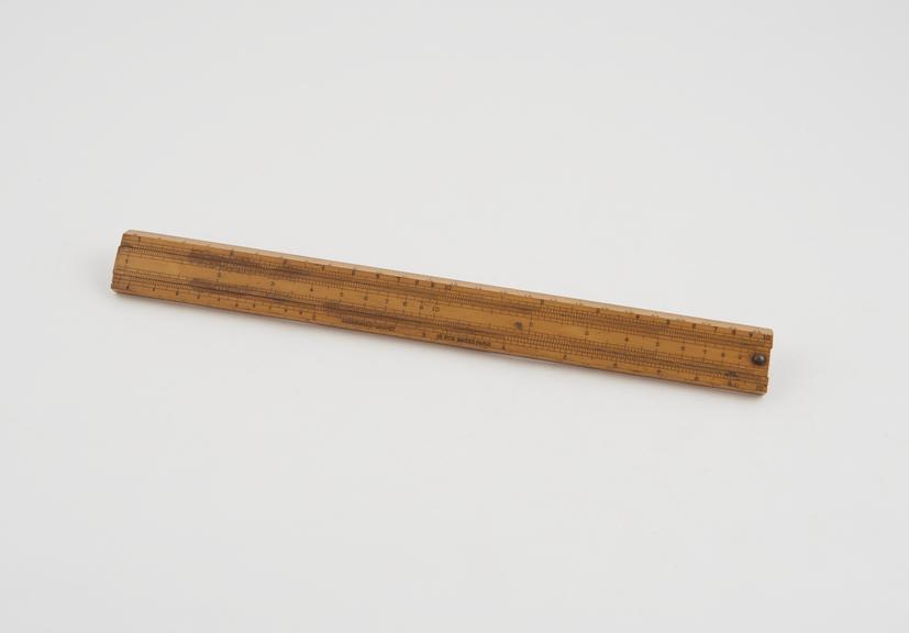 Box-wood slide rule (26 cms) made by Tavernier-Gravet (Paris)