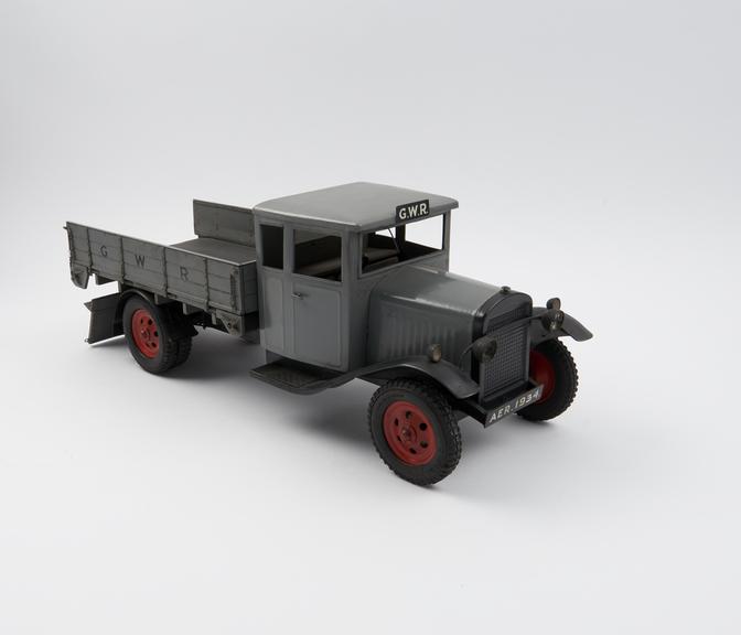 Model of Albion 32 h.p. three-ton war motor wagon.