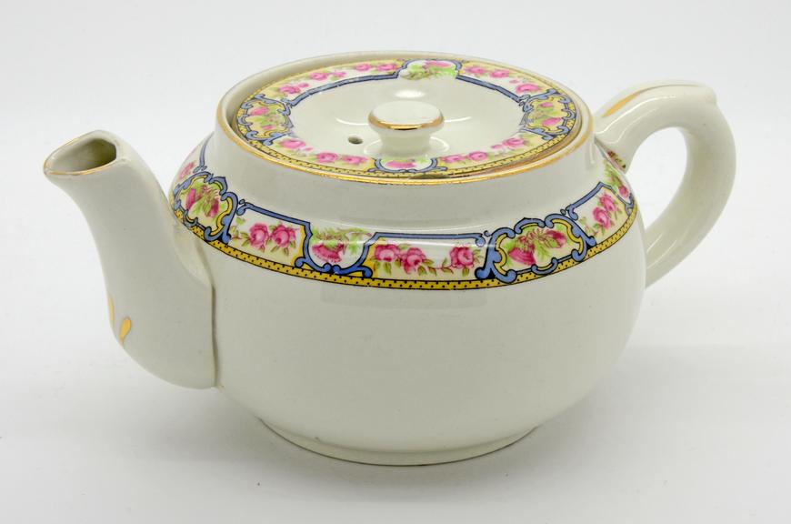 Teapot, 'Keswick' design, good condition