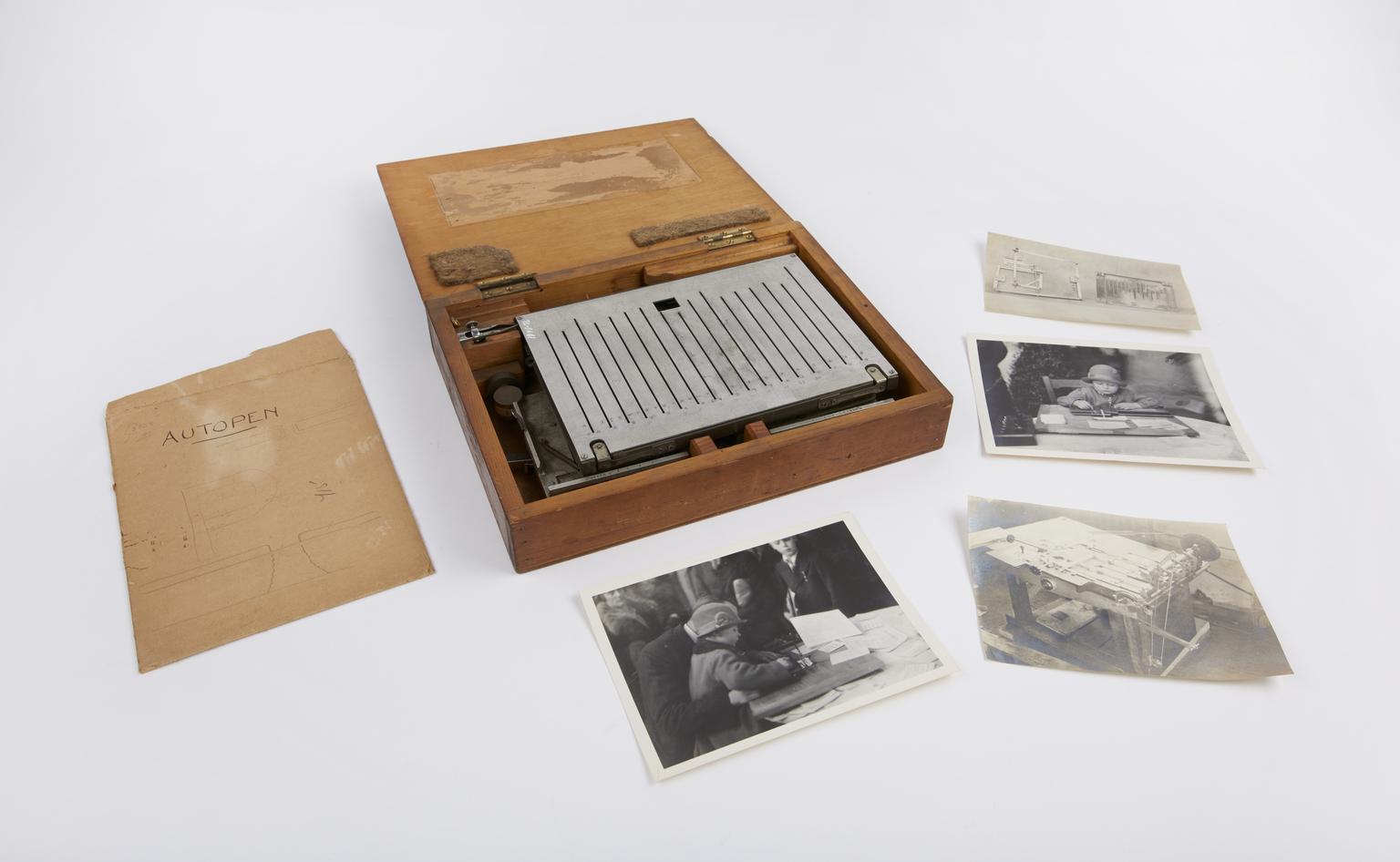 'Autopen' automatic writing device | Science Museum Group Collection