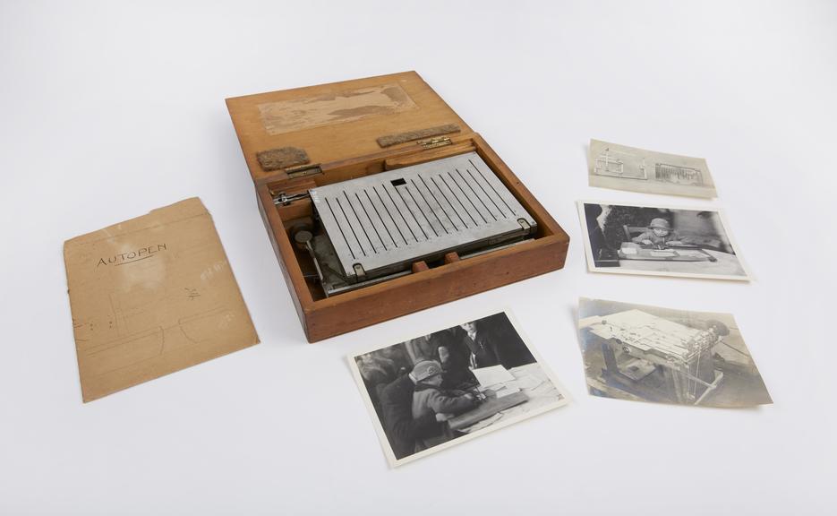 'Autopen' automatic writing device with four photographs.