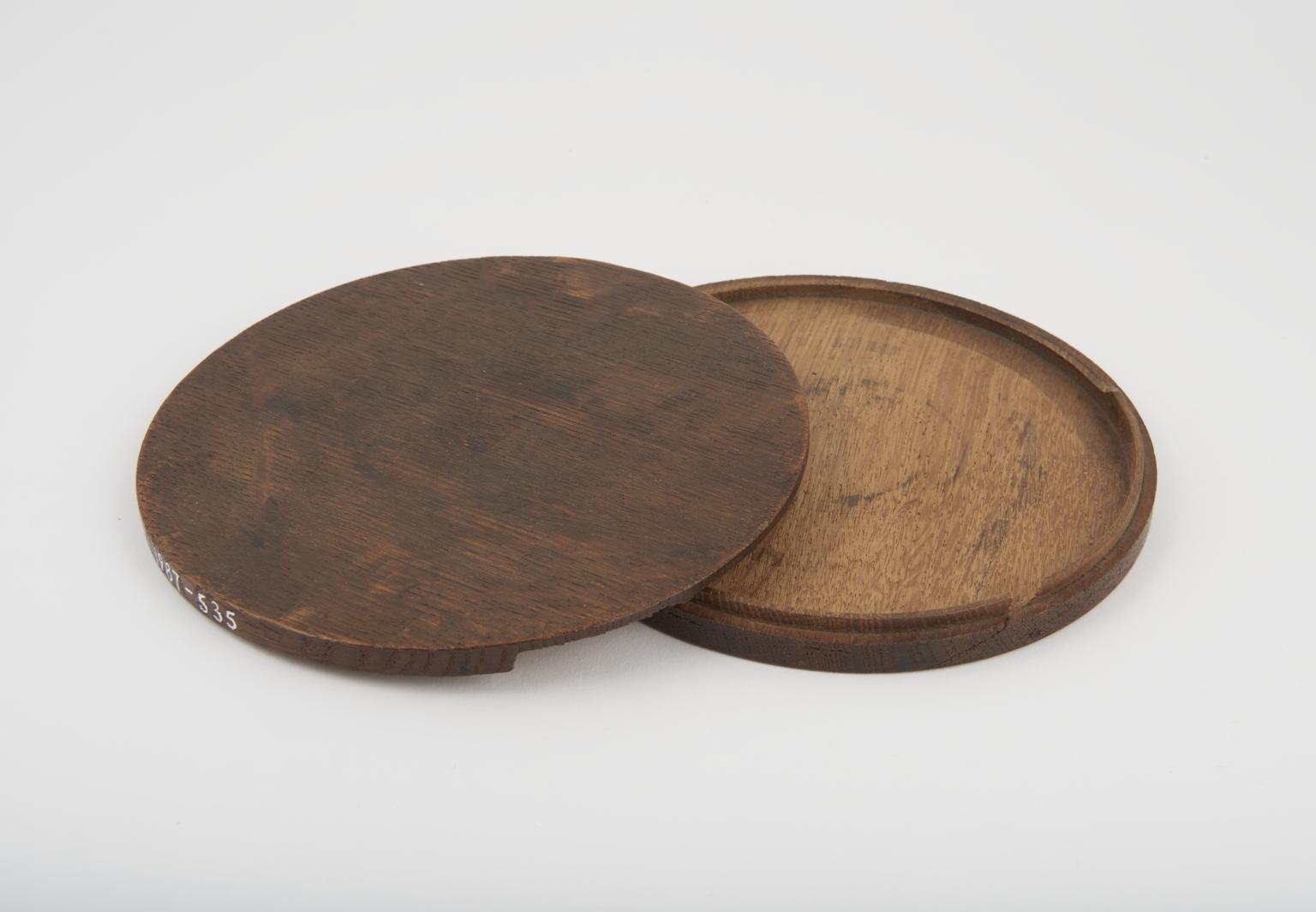Oak case, for circle of proportion with rotating central planisphere