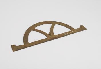 Semicircular protractor