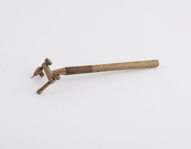 Centre-handle graver (from circulation collection)