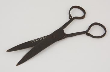 Egyptian native-made wool: scissors