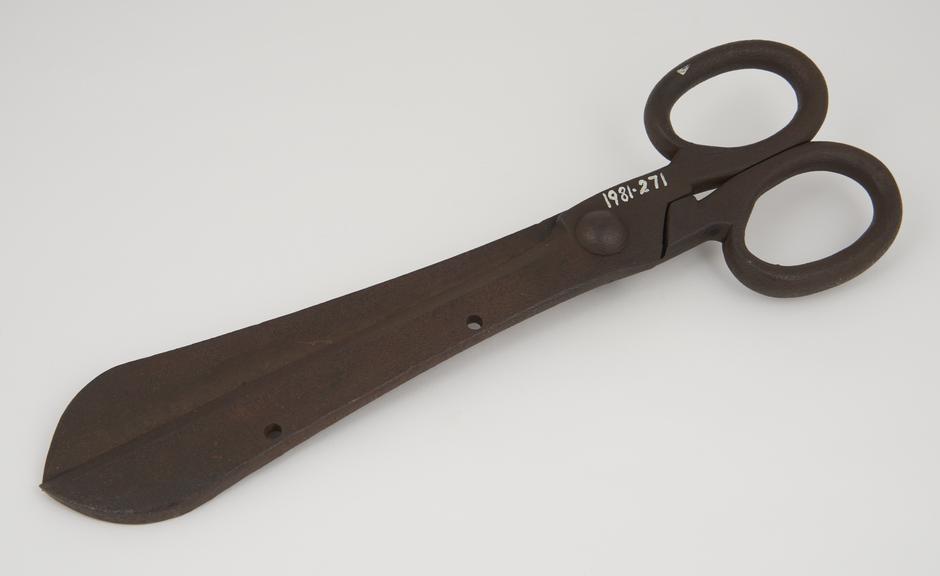 Bench scissors