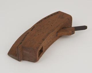 Circular rabbet plane, 1738