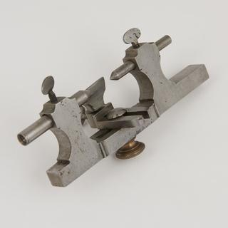 Small watch maker's turn