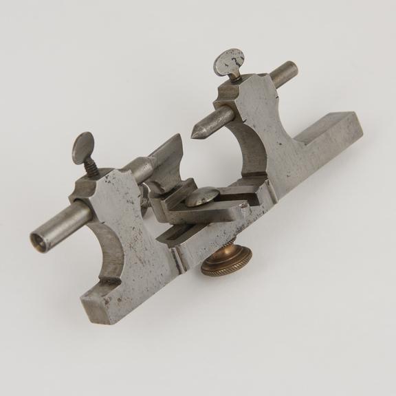 Small watch maker's turn