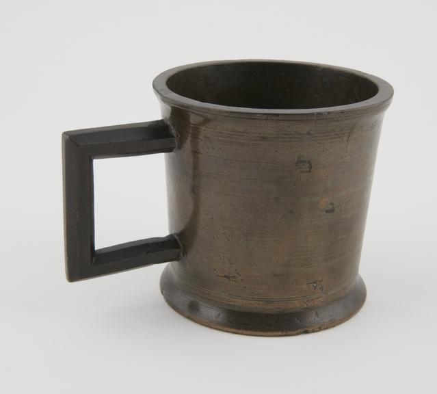 Queen Anne standard bronze pint measure (1702-14)