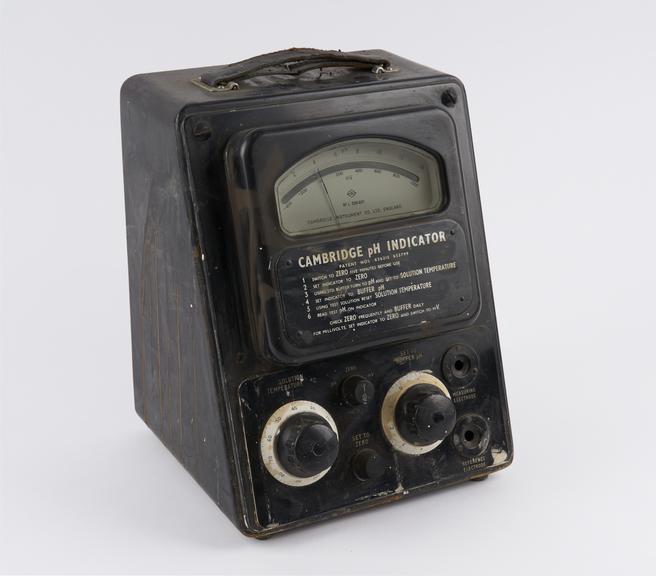 Cambridge pH meter, direct reading serial no. L 326601, c. 1960