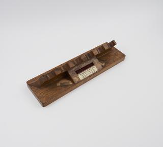 Showboard for motorcycle chain display