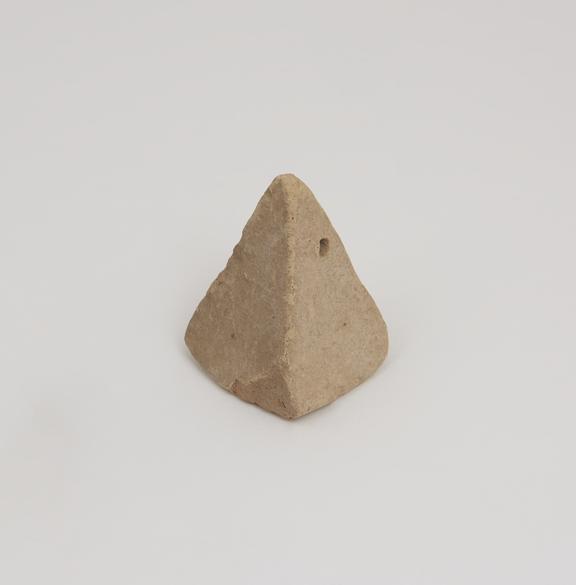 Pyramidal loomweight