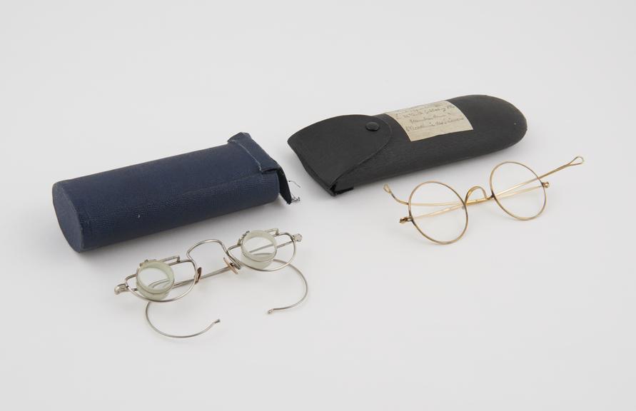 Bonocular magnifier lunettes, with case and instructions