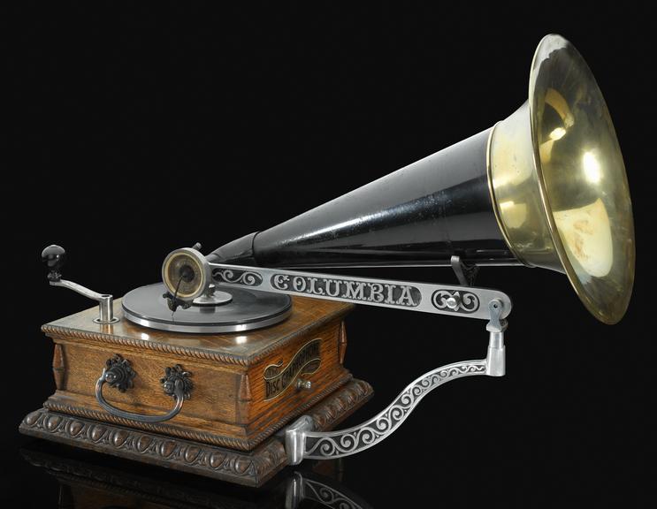 Disc graphophone, type AJ, 1902. American Graphophone Co