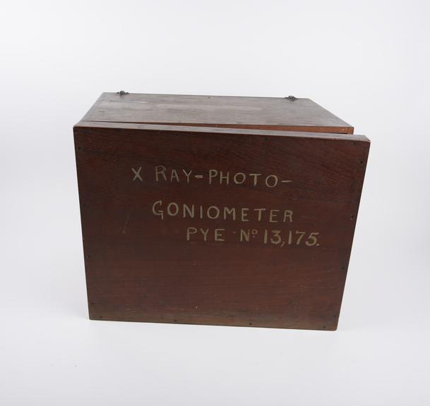 Pye X-ray photogoniometer in a travelling box with accessories