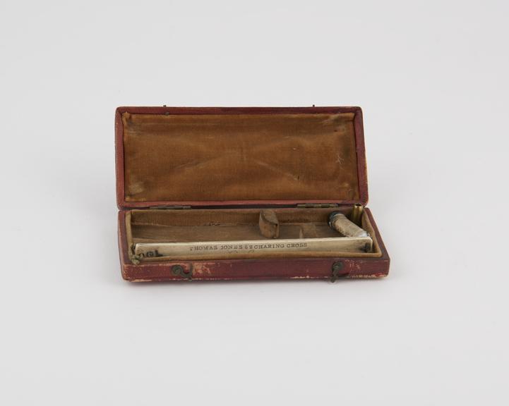 Portable hygrometer by Thomas Jones, 1826.