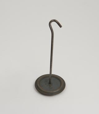 Weight holder with circular base to place weight