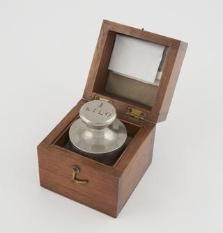 Box for one kilogram weight