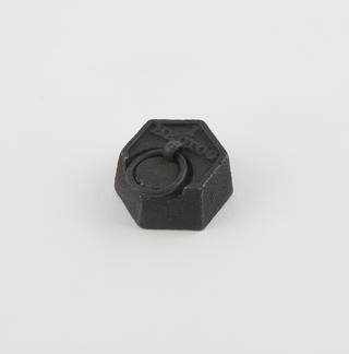 Six hexagonal iron weights, 1 hectogramme