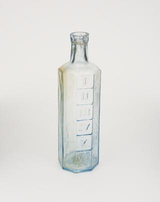 Glass measuring cylinder