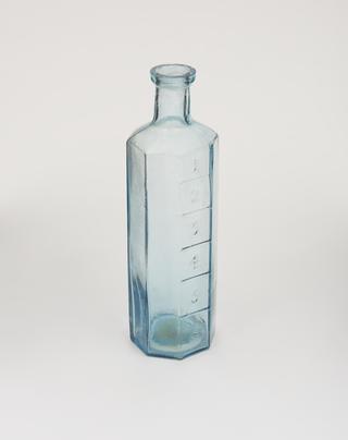 Glass measuring cylinder