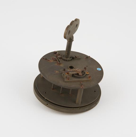 Clock, movement seized, 20th century.