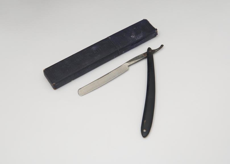 Cut-throat razor marked `43 Garantie Paris'; steel blade