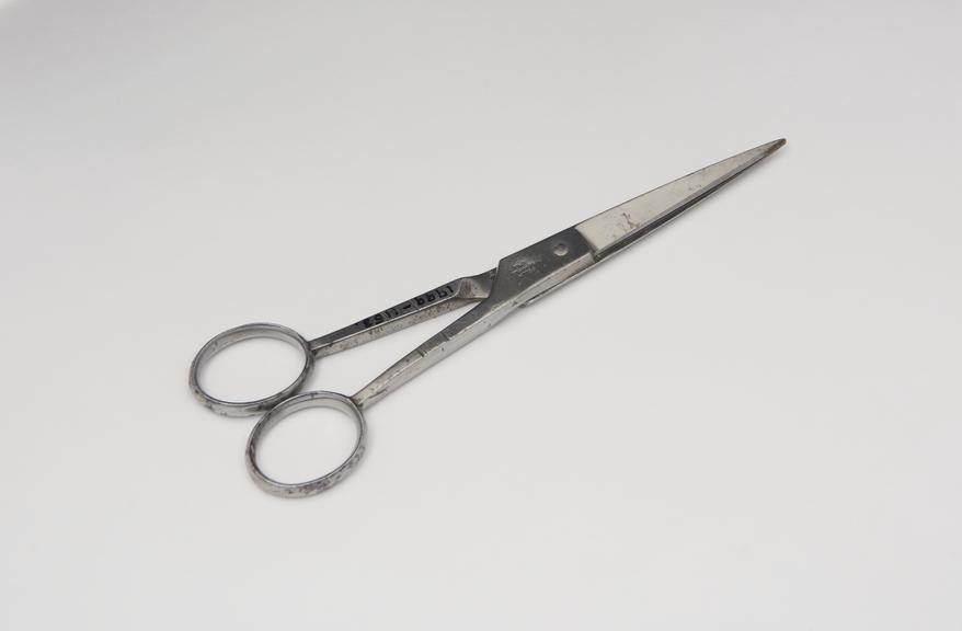 Hairdressing scissors